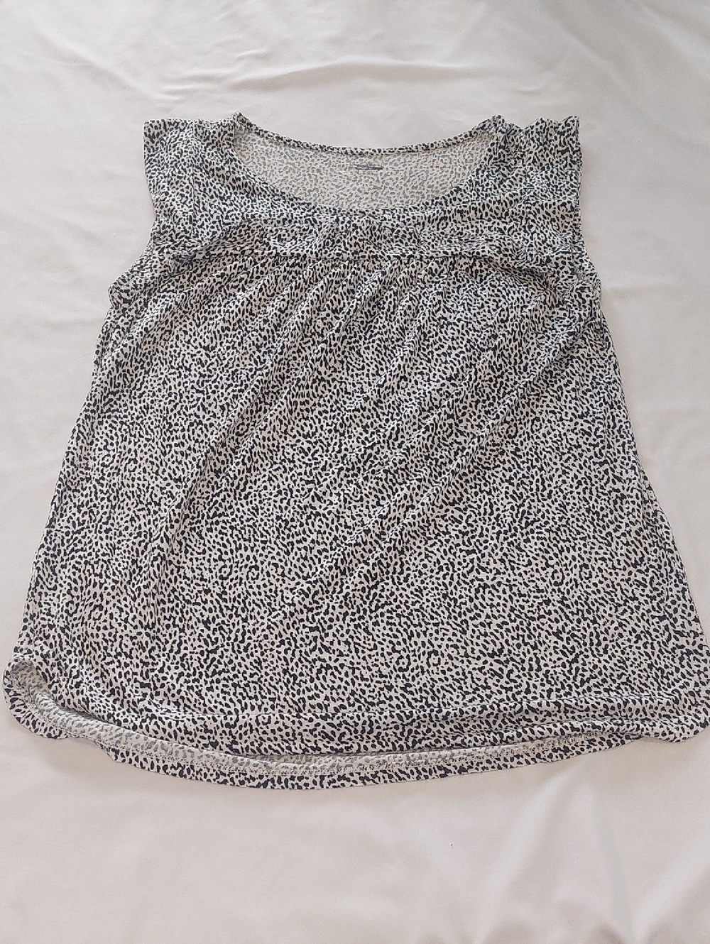 Loft Soft Women’s Black & White Printed Sleeveless Top.Size SMALL